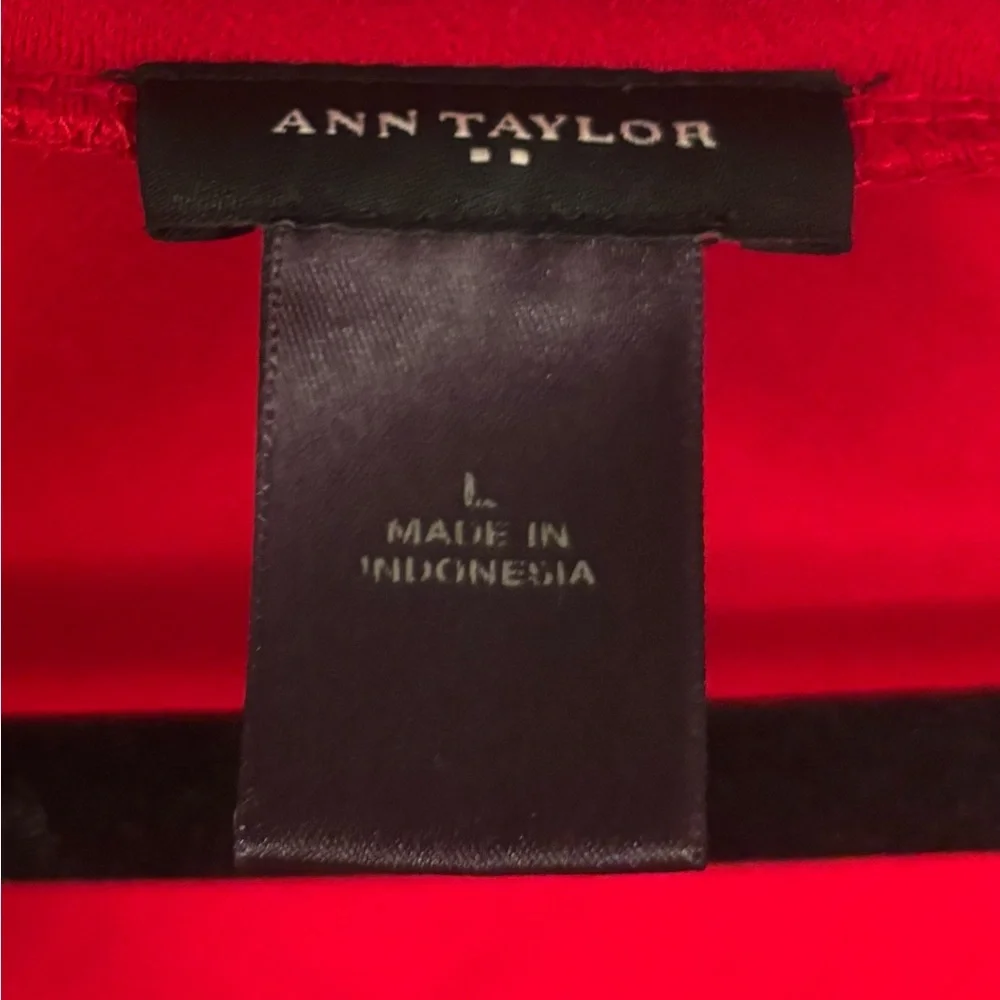 Red long sleeve Ann Taylor blouse size large - Picture 3 of 3